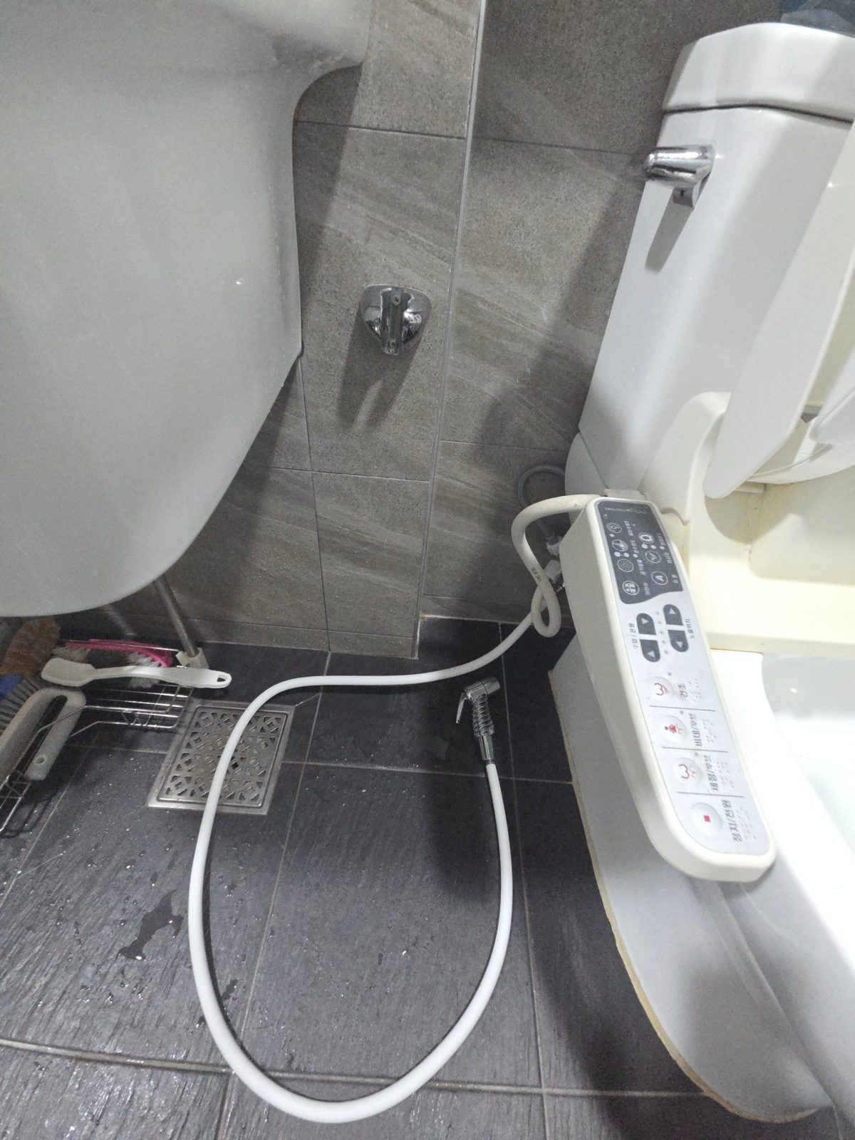 분당 정자 변기수전 교체, 비데 세척건까지 새로 기존 세척건 철거